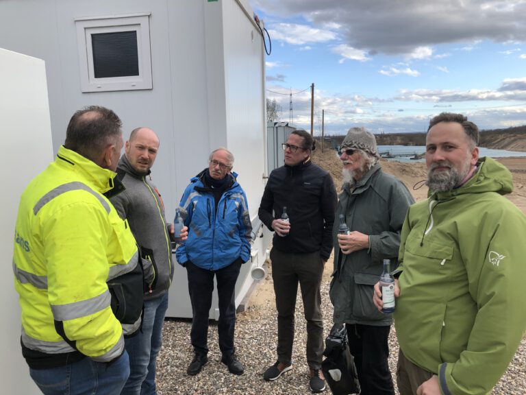 Dialog mit Landtagskandidat Thomas Huwer – GRÜNE Delegation besucht Kieswerk in Niederkassel