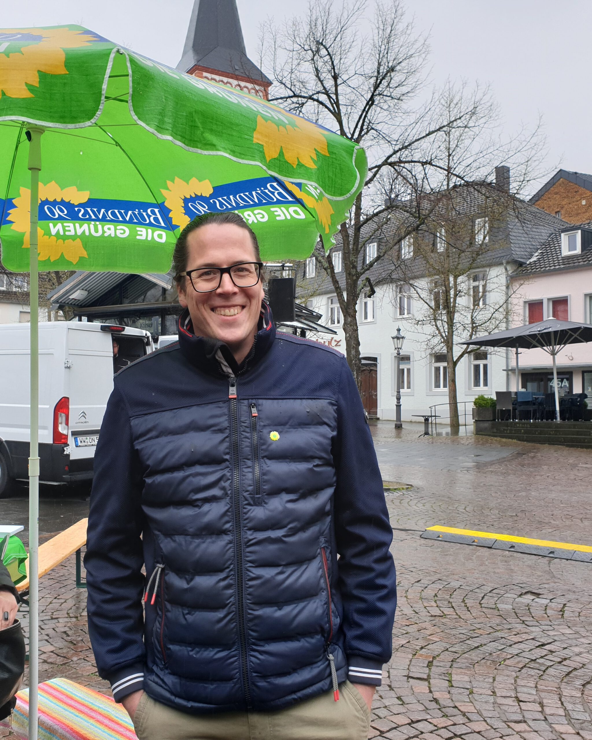 Thomas Huwer beim Wahlkampf in Siegburg-220331