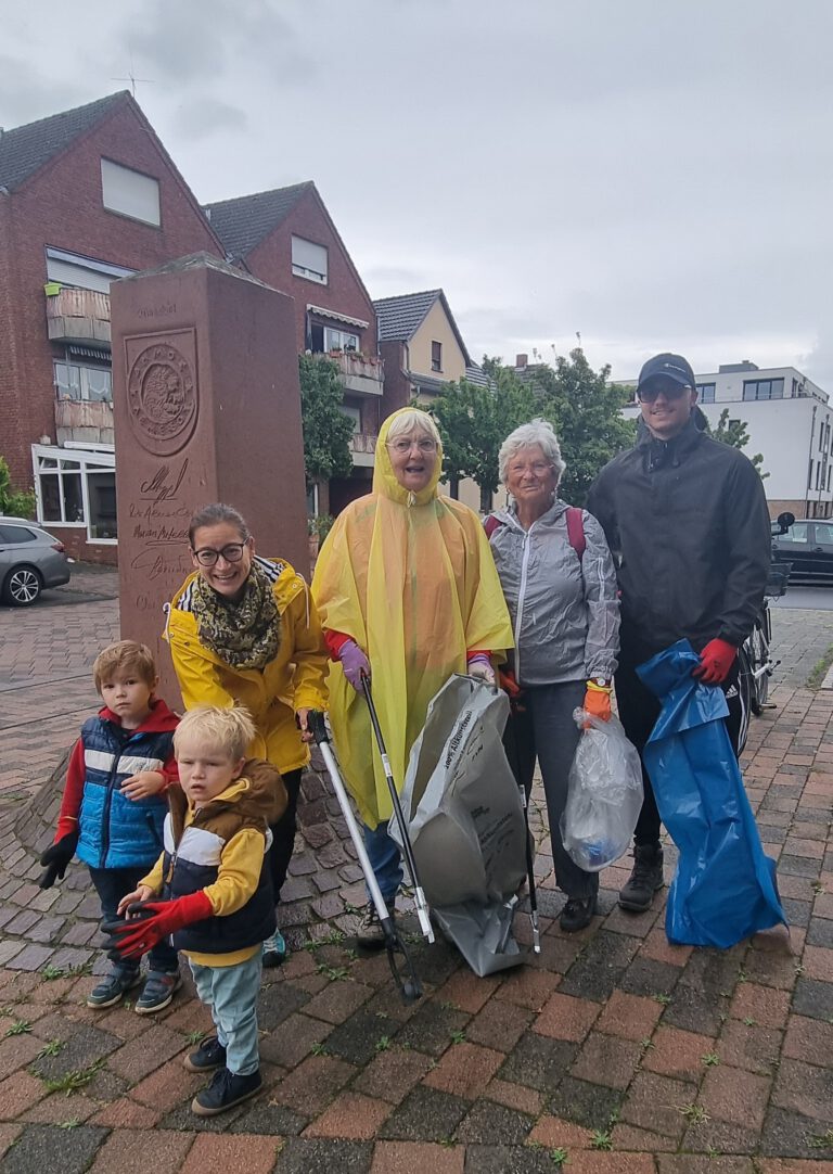 Jung und Alt haben in Niederkassel beim länderweiten RhineCleanUp mitgemacht!