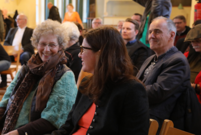 Lisa Anschütz (links) hat ihren Arche-Hof in Windeck vorgestellt. Daneben Dr. Ophelia Nick. Foto - Büro Ophelia Nick